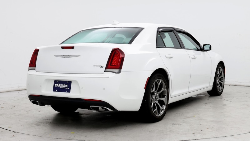 2017 Chrysler 300 S 8