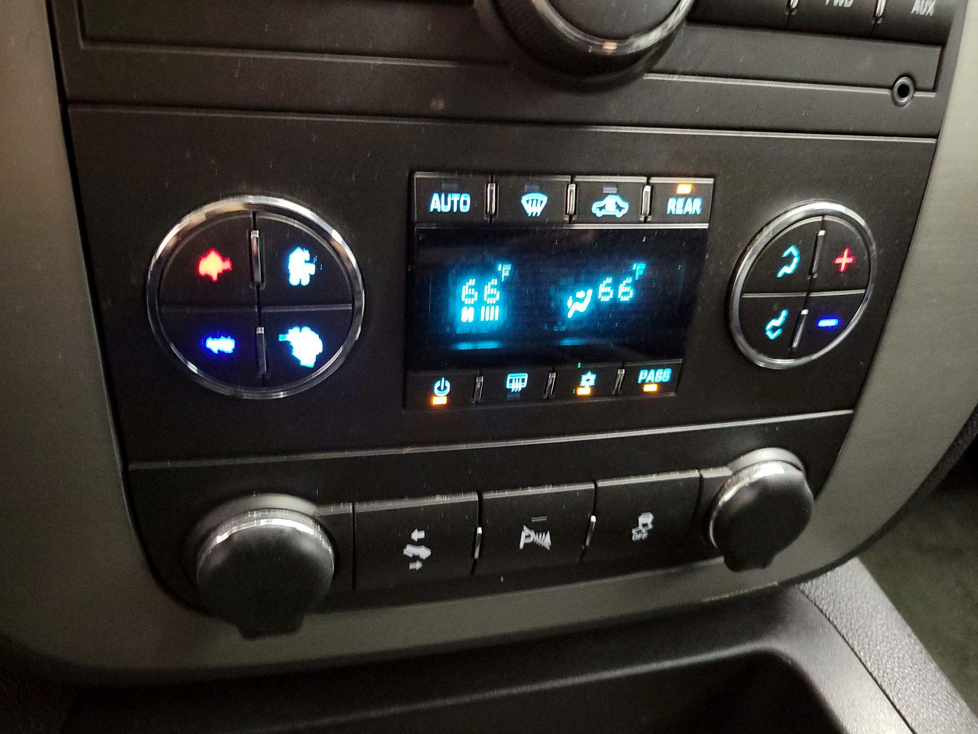 Thumbnail: 2013 GMC Yukon - 16