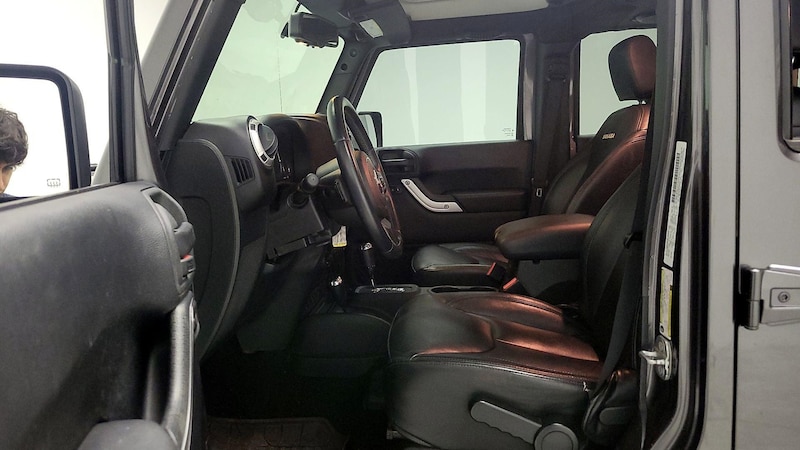 2014 Jeep Wrangler Unlimited Sahara 11