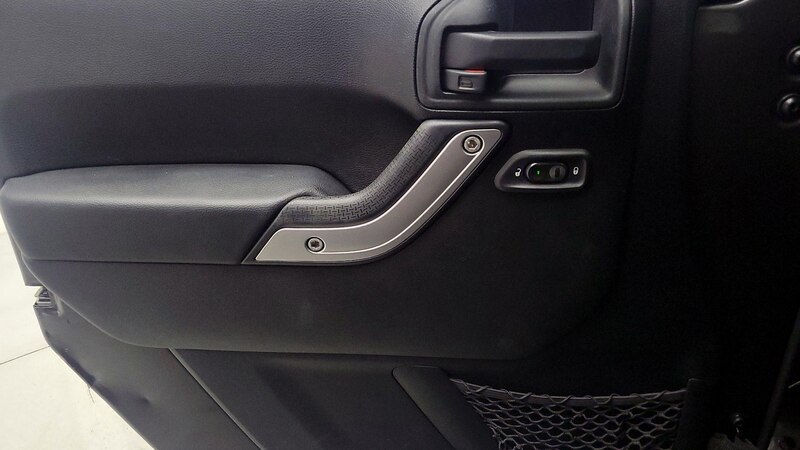 2014 Jeep Wrangler Unlimited Sahara 12