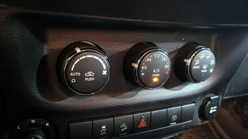 2014 Jeep Wrangler Unlimited Sahara 14