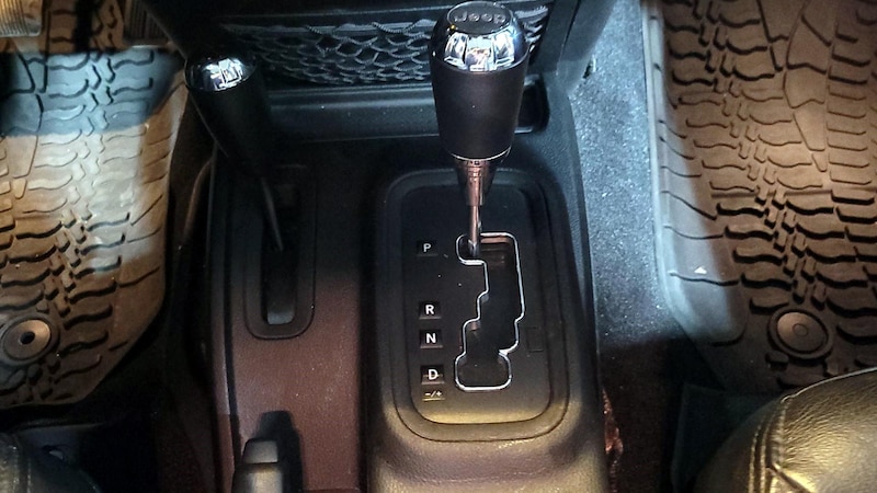 2014 Jeep Wrangler Unlimited Sahara 15