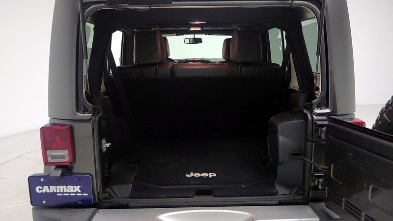2014 Jeep Wrangler Unlimited Sahara 18