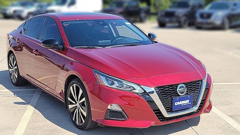 2021 Nissan Altima SR Hero Image