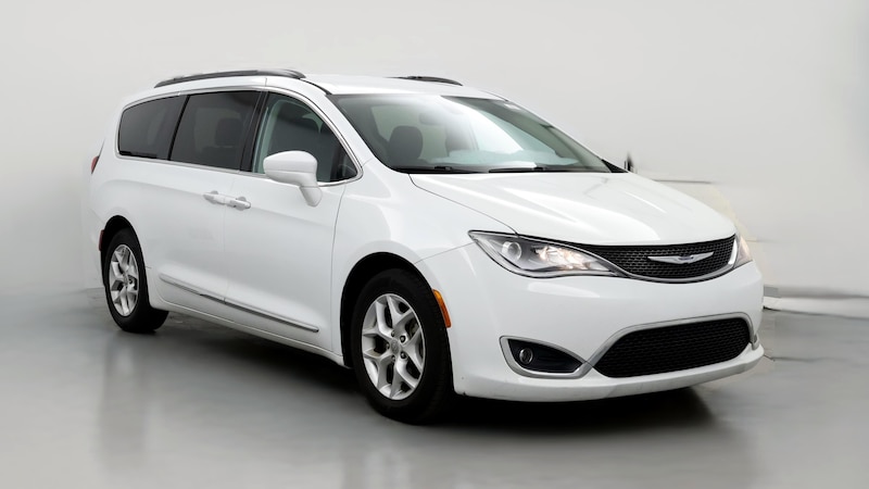 2017 Chrysler Pacifica Touring L Hero Image