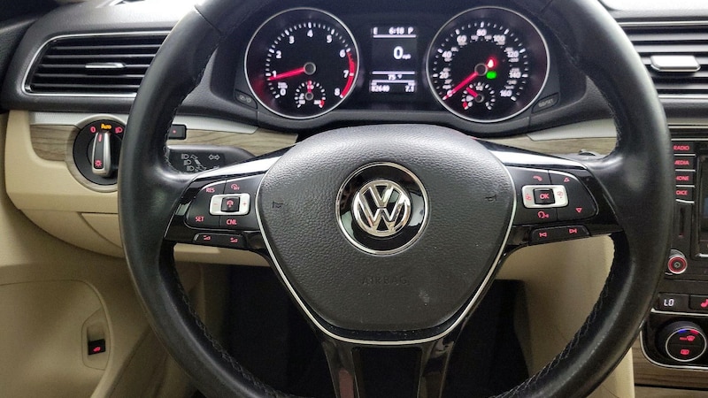 2018 Volkswagen Passat SE 10