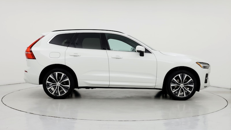 2022 Volvo XC60 B5 Momentum 7