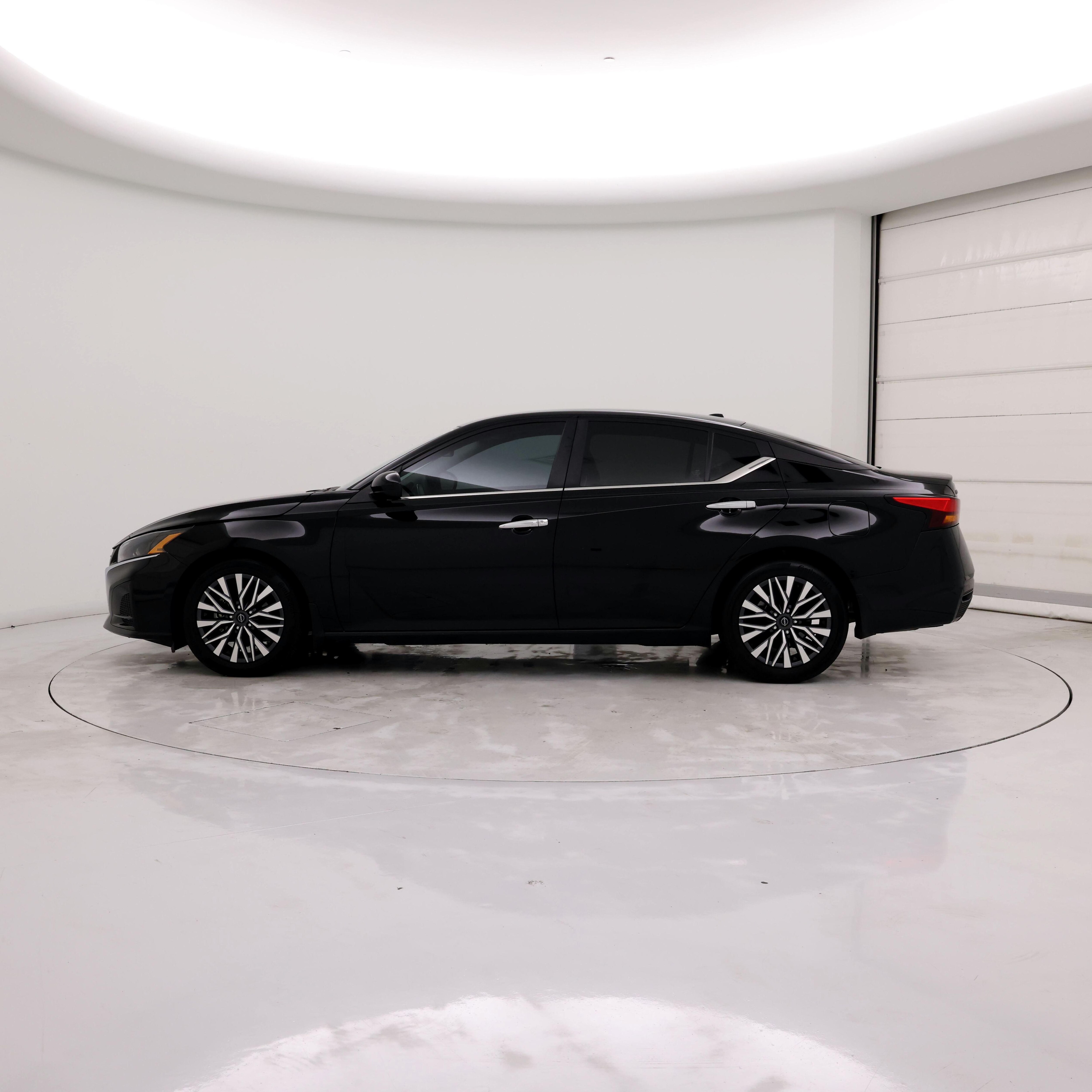 Thumbnail: 2023 Nissan Altima - 3