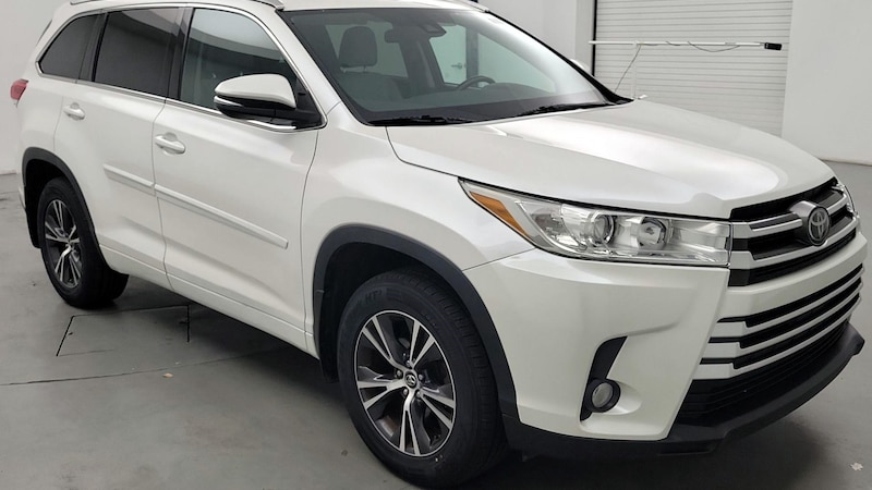 2017 Toyota Highlander Plus Hero Image