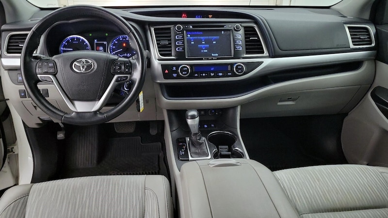 2017 Toyota Highlander Plus 8