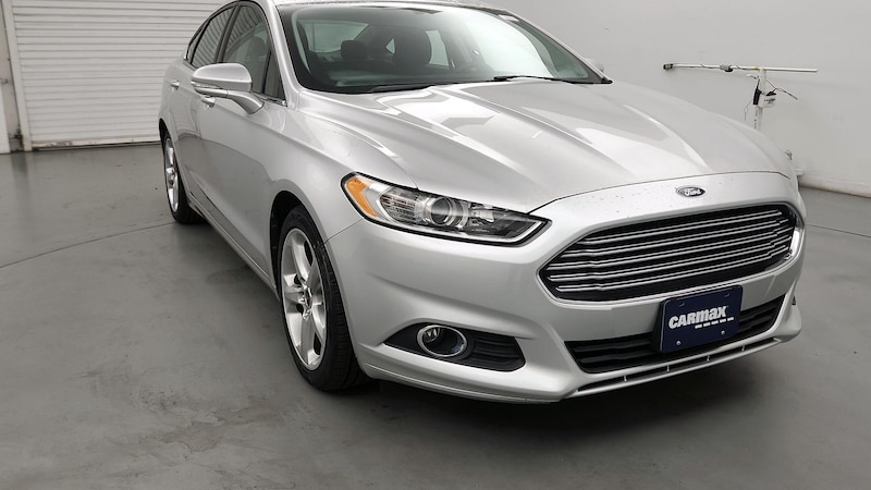 2016 Ford Fusion SE Hero Image