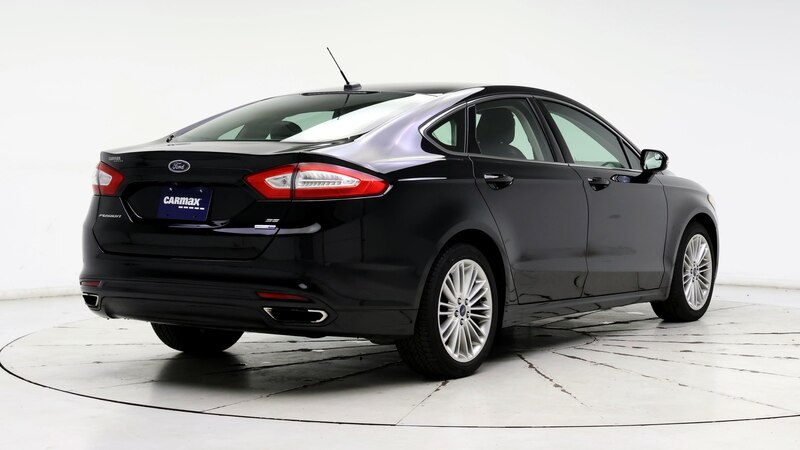 2016 Ford Fusion SE 8