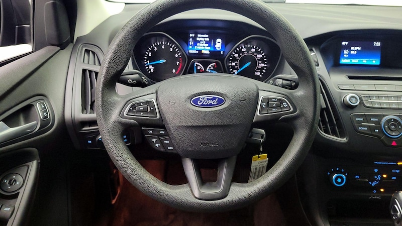 2015 Ford Focus SE 10