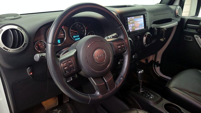 2017 Jeep Wrangler Sahara 9