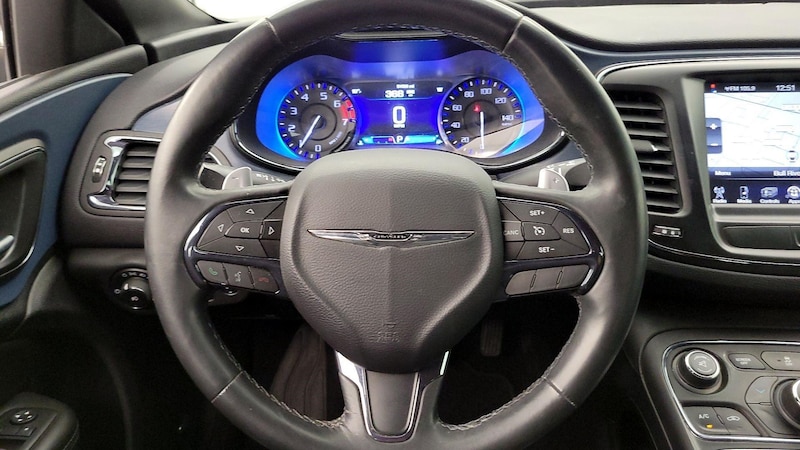 2015 Chrysler 200 S 10