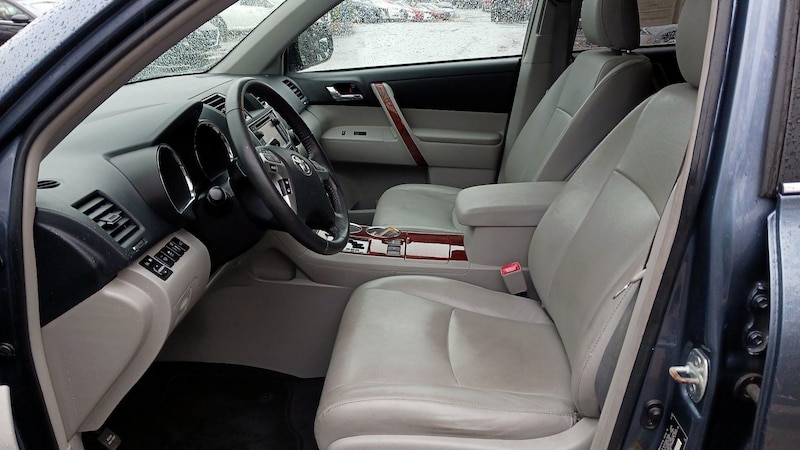 2013 Toyota Highlander Limited 9