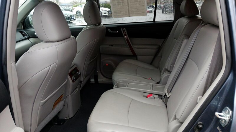 2013 Toyota Highlander Limited 19