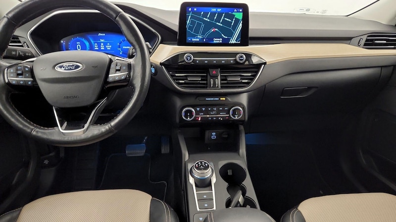 2022 Ford Escape Titanium 9