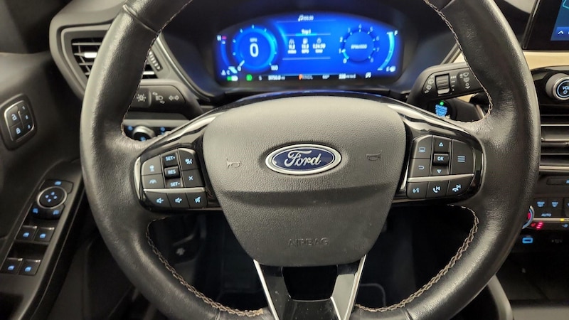 2022 Ford Escape Titanium 10