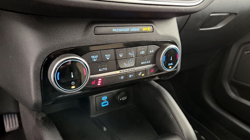 2022 Ford Escape Titanium 17