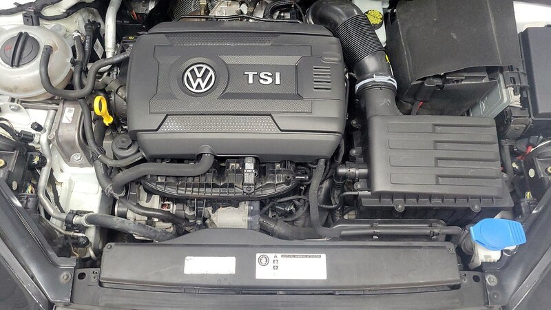 2015 Volkswagen Golf S 16