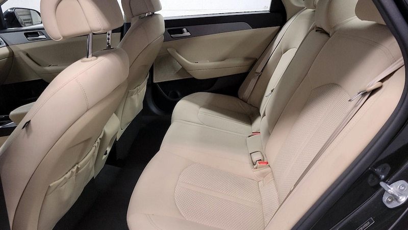2015 Hyundai Sonata SE 16