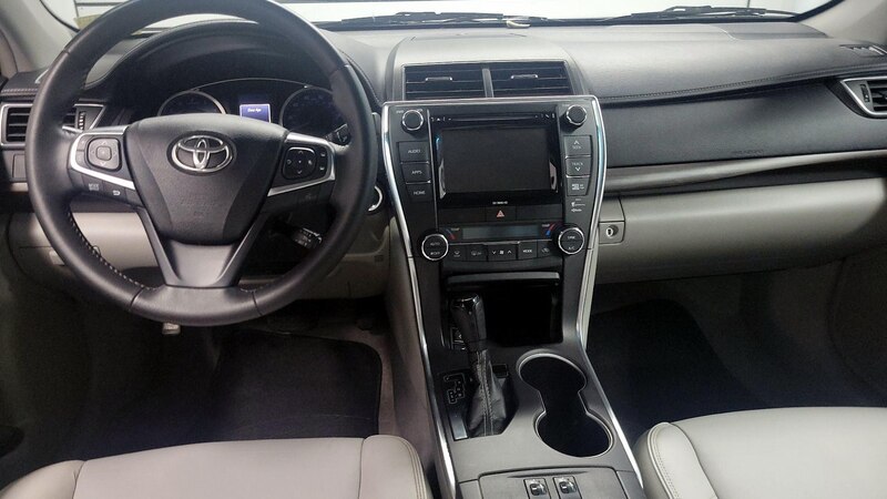 2016 Toyota Camry XLE 9