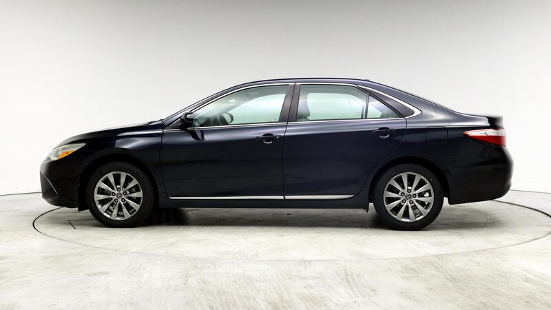 2016 Toyota Camry XLE 3