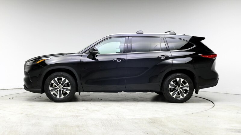 2022 Toyota Highlander XLE 3