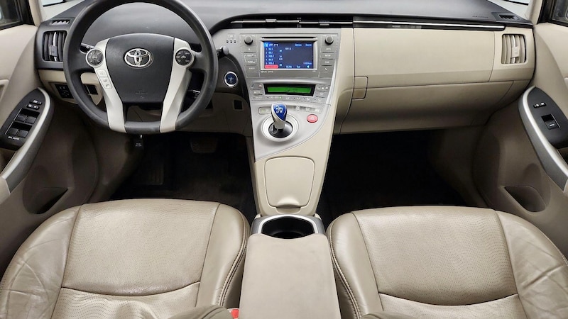 2014 Toyota Prius Three 9