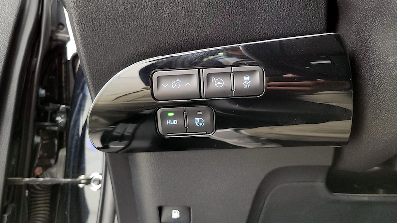 2019 Toyota Prius XLE 13