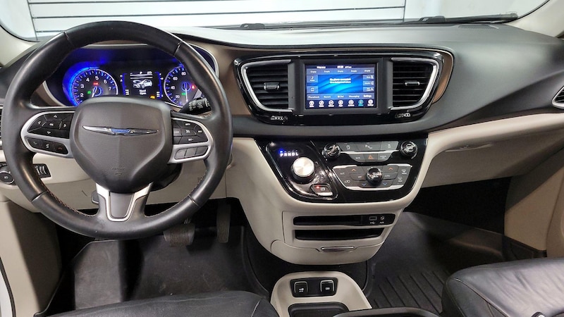 2018 Chrysler Pacifica Touring L 9