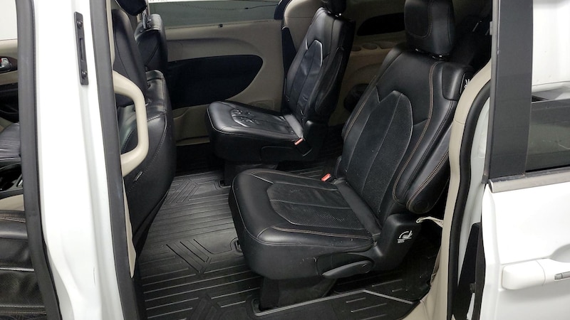 2018 Chrysler Pacifica Touring L 17