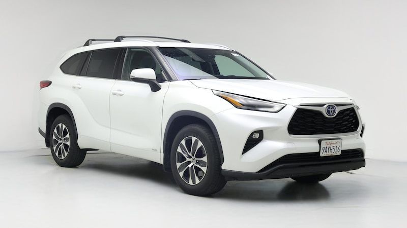 2022 Toyota Highlander XLE Hero Image