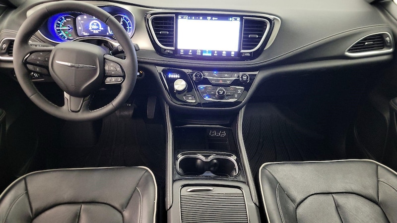 2023 Chrysler Pacifica Hybrid Limited 9