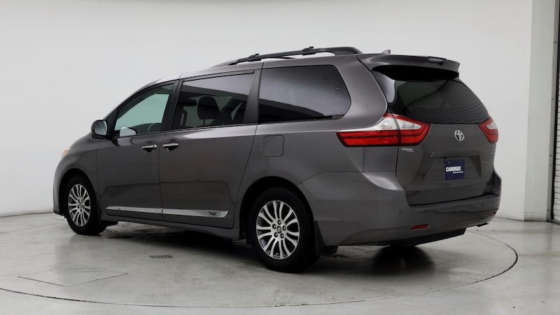 2018 Toyota Sienna XLE 2