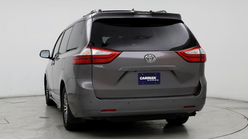 2018 Toyota Sienna XLE 6