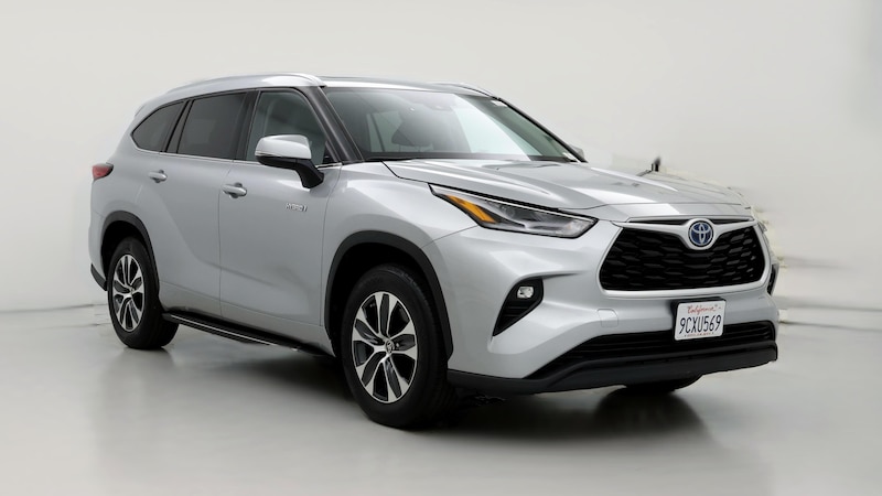 2021 Toyota Highlander XLE Hero Image