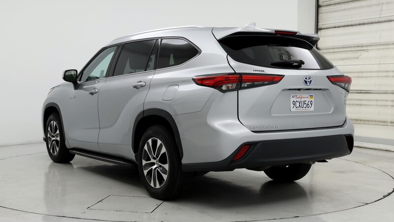 2021 Toyota Highlander XLE 2