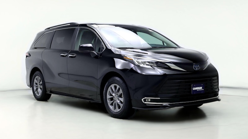 2022 Toyota Sienna XLE Hero Image