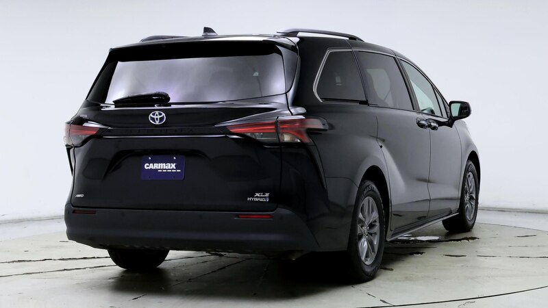 2022 Toyota Sienna XLE 8