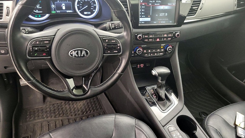 2017 Kia Niro Touring 9