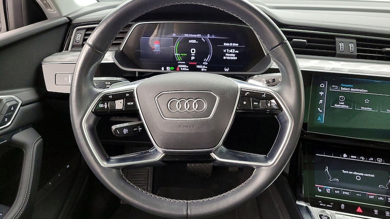 2022 Audi e-tron Premium Plus 10