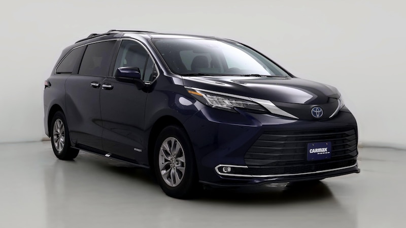 2021 Toyota Sienna XLE Hero Image