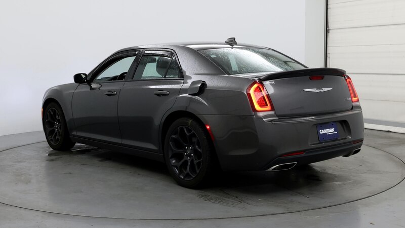 2019 Chrysler 300 Touring 2