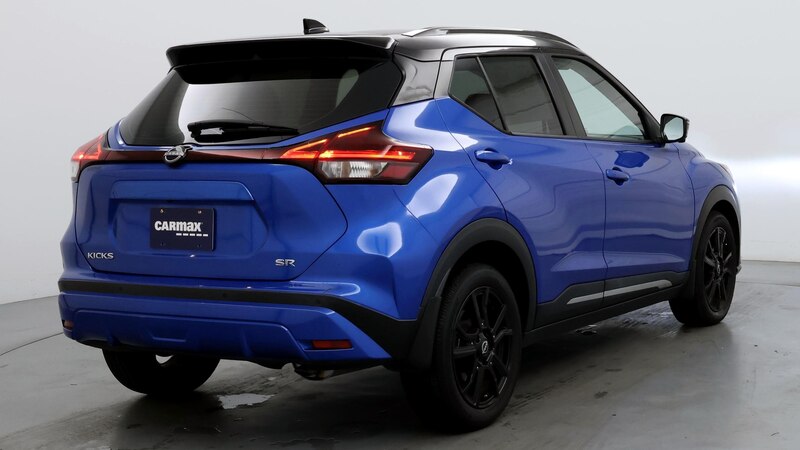 2022 Nissan Kicks SR 8