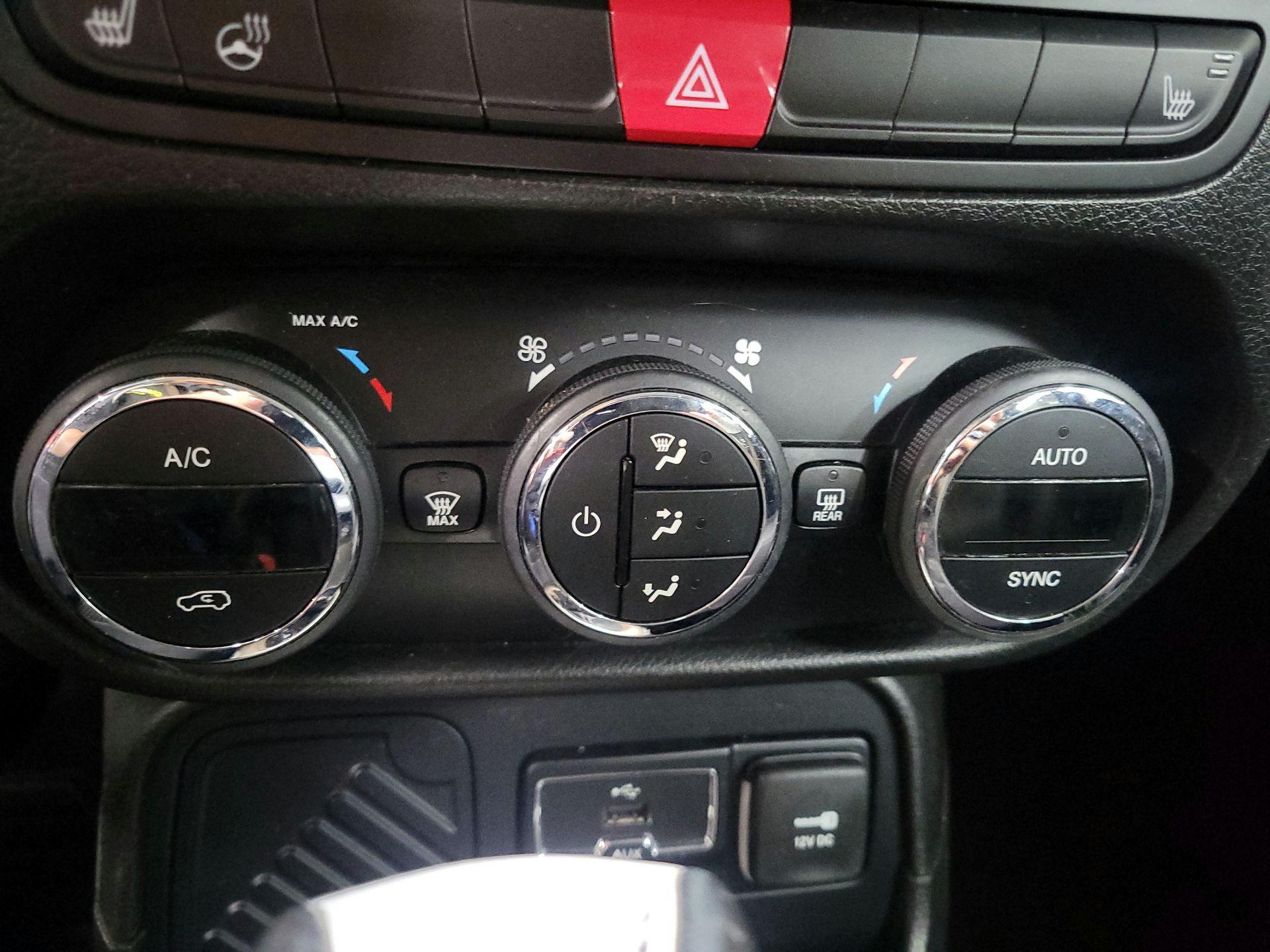 Thumbnail: 2016 Jeep Renegade - 14