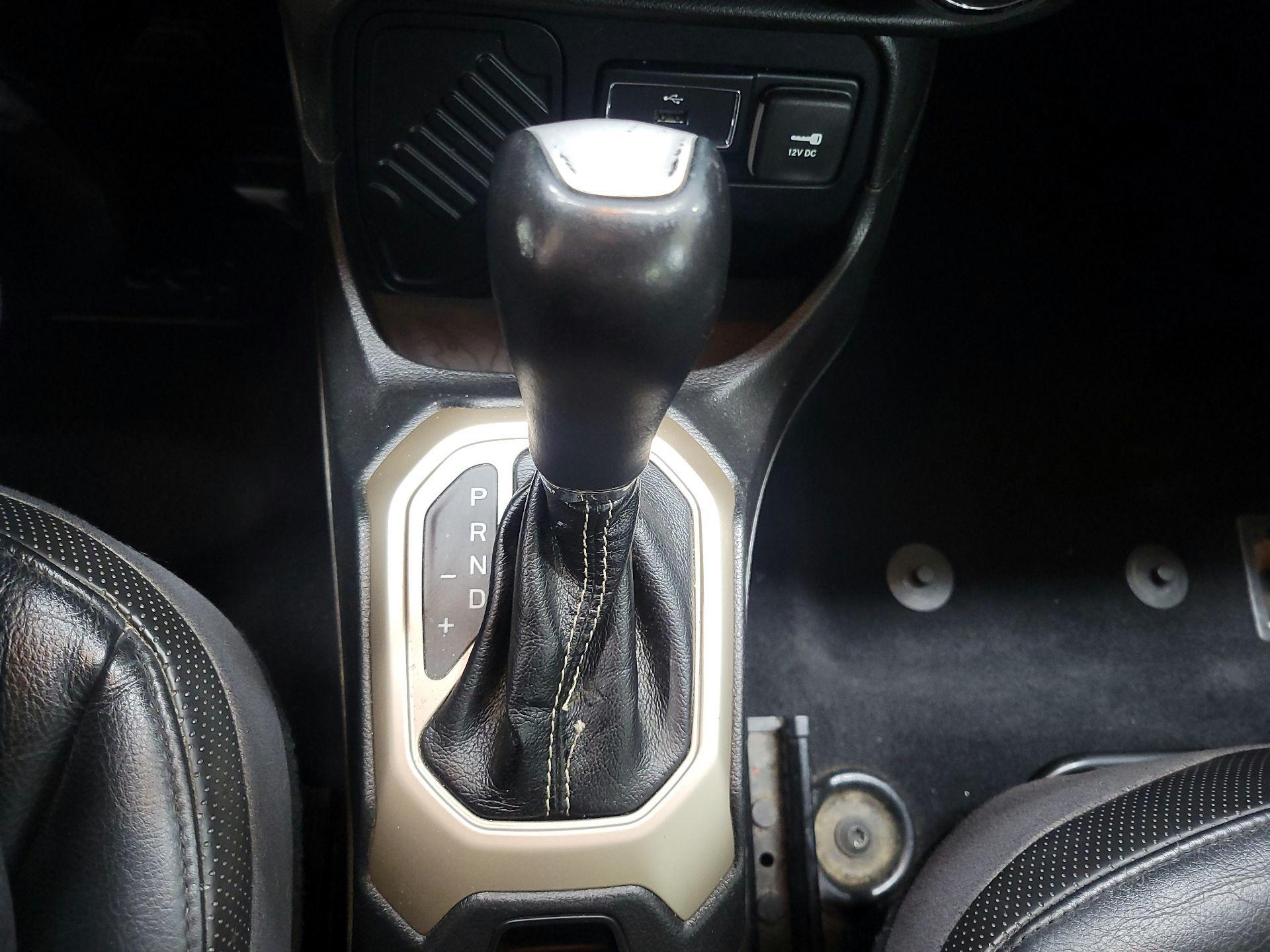 Thumbnail: 2016 Jeep Renegade - 15
