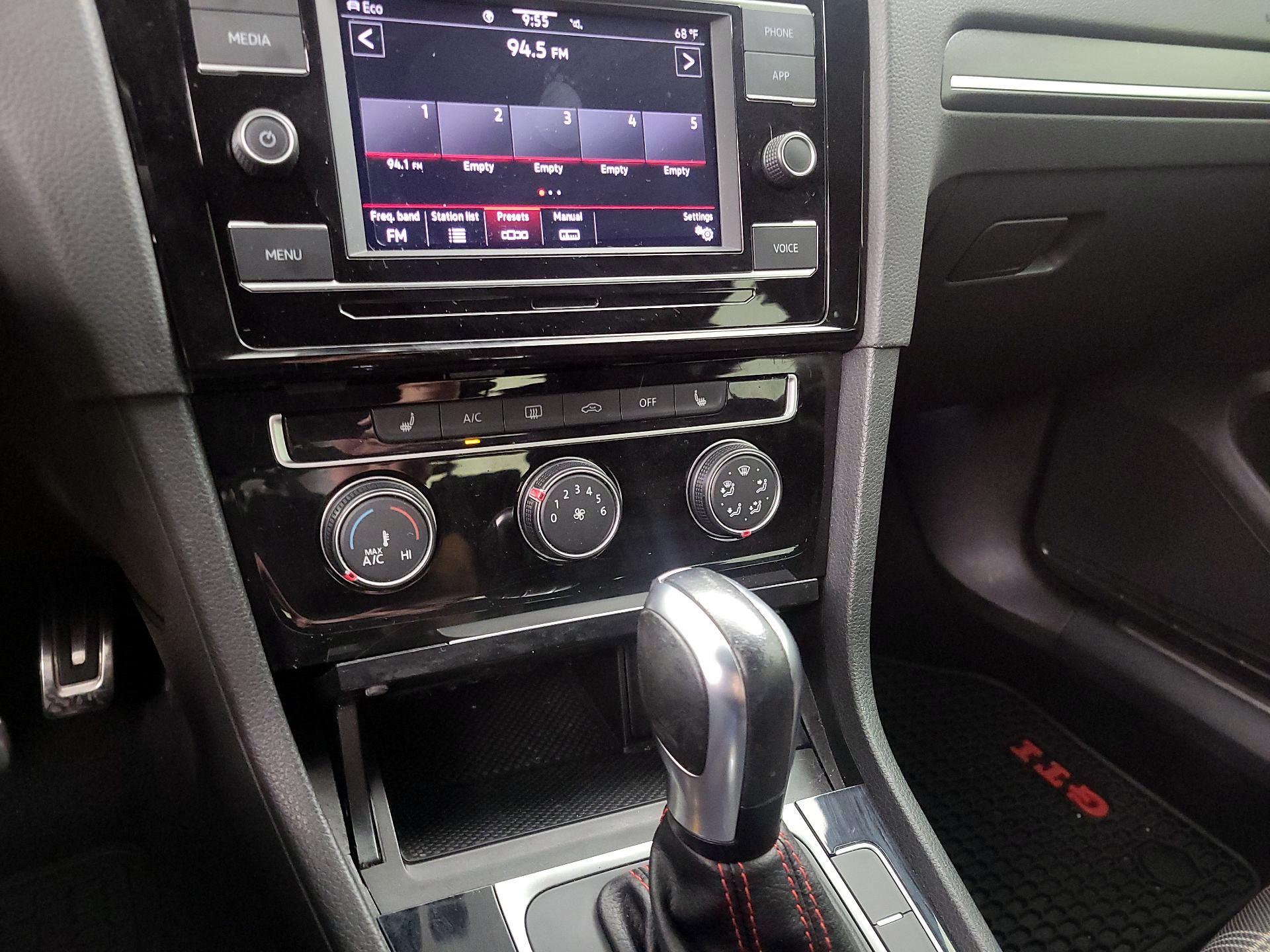 Thumbnail: 2021 Volkswagen Golf - 16