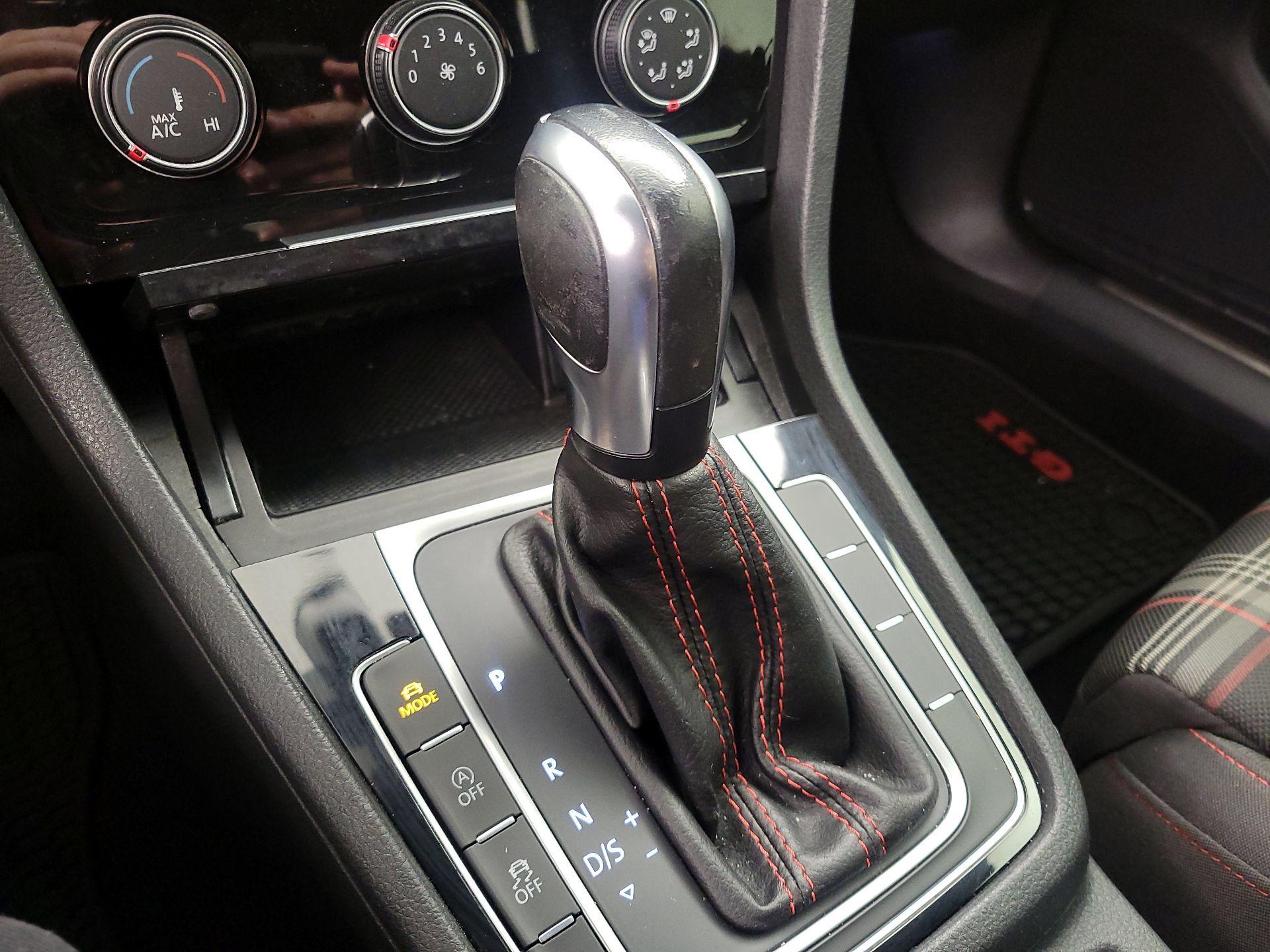 Thumbnail: 2021 Volkswagen Golf - 17